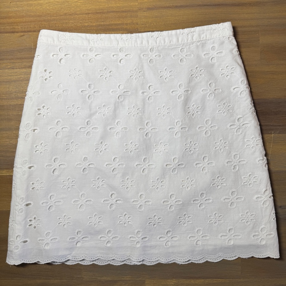 Adorable White Eyelet Skirt, size 4. Ann Taylor Loft